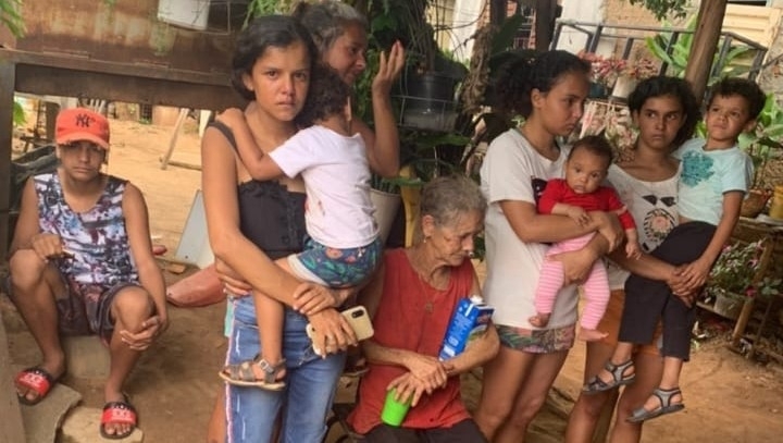 Netos pedem ajuda para avó que teve casa incendiada em Catalão: ‘tadinha, chorou muito, perdeu as coisinhas dela’